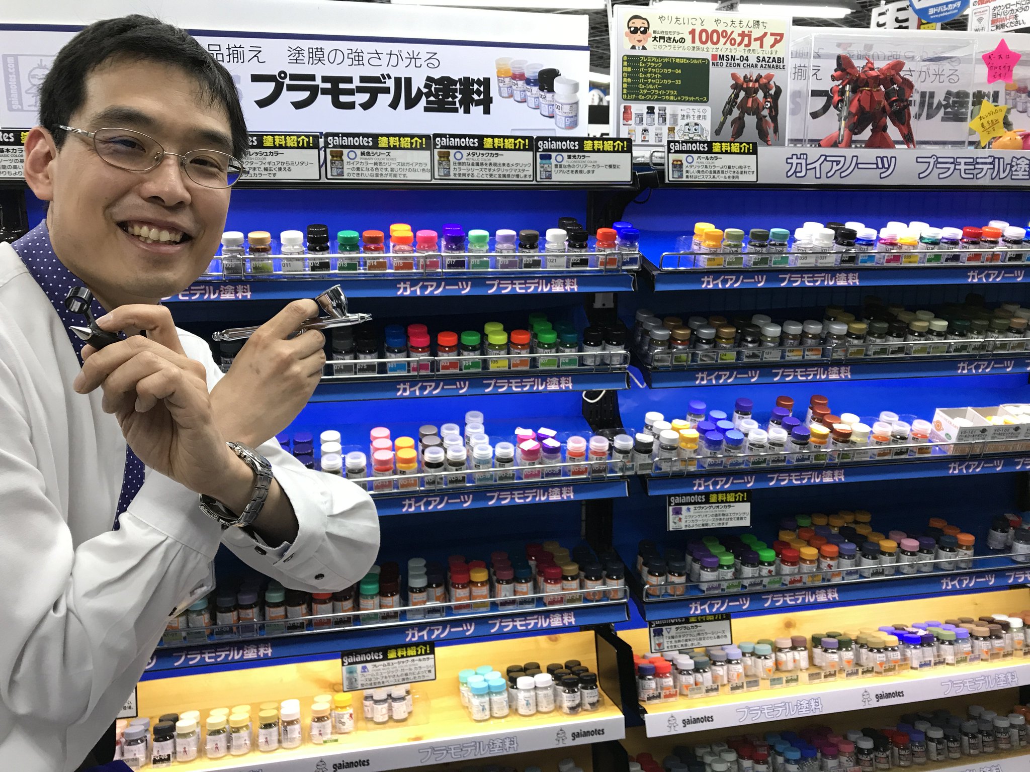 ヨドバシカメラ 郡山店 على تويتر 塗料コーナーリニューアル 塗膜の強さに定評のある ガイアカラー の品揃えを強化 リアル色から中間色までの幅広いラインナップは ガンプラ や Faガール との相性もバッチリ 写真のサザビーは 全てガイアカラーだけを使っ