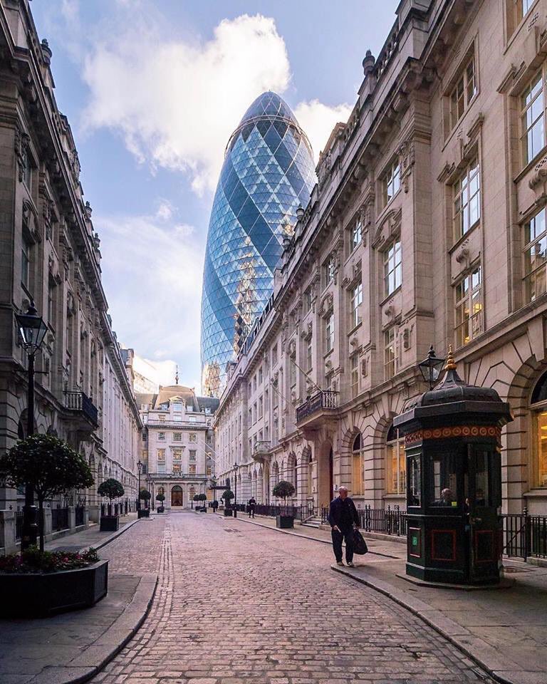IanSGraham's tweet photo. Good morning London, old &amp; new. #lovelondon #lovelondon #gherkin @LondonGherkin https://t.co/cx1G3bNzvs