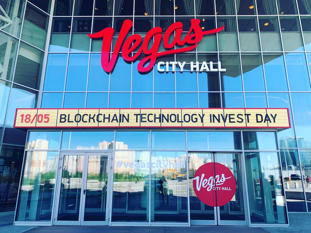 DavidLiRocks's tweet photo. Pretend to be in Vegas😄 https://t.co/biq18Xeov6