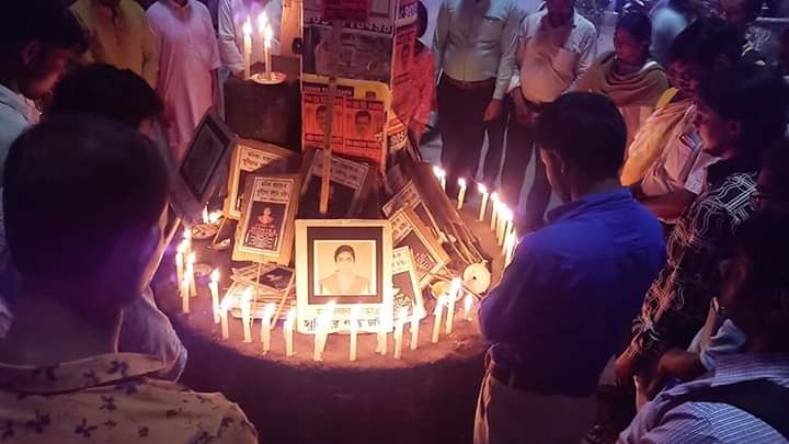 KudmiB's tweet photo. A 17 years old school girl kidnapped in day light, raped and murdered by the culprit, Police was no action taken. A big bahubali leader involved. We want justice
#Justice4MonikaMahato https://t.co/JMxOrGgURo https://t.co/nqaSBp6ASz