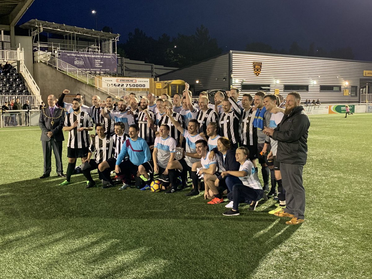 morethanwordsc's tweet photo. Another fundraising event took place last night where @kentpolicemaid took on @maidstonebc in a Charity football match ⚽️

This year Maidstone Police came out the winners with the final score 3-1. 

Over £1,000 was raised on the night to be split between #MTW &amp; WhiteRibbon 🙌🏻🙌🏻🙌🏻 https://t.co/GnMmZFQtFV