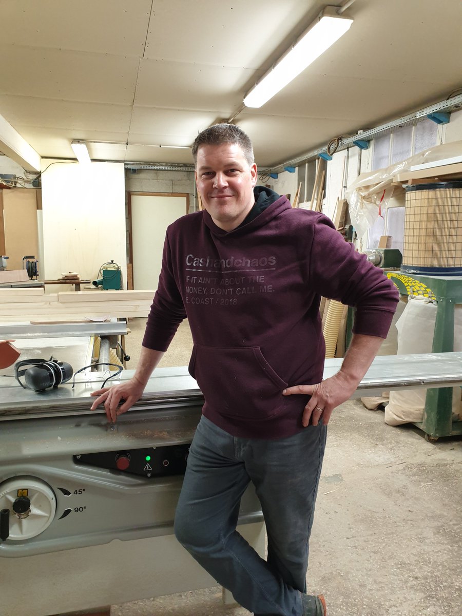 AndrewHdesign's tweet photo. Petite pause sourire dans l'atelier... Smile in the workshop #art #contemporaryartist #madeinFrance #woodworking #workplace https://t.co/0K2IQcrC5L