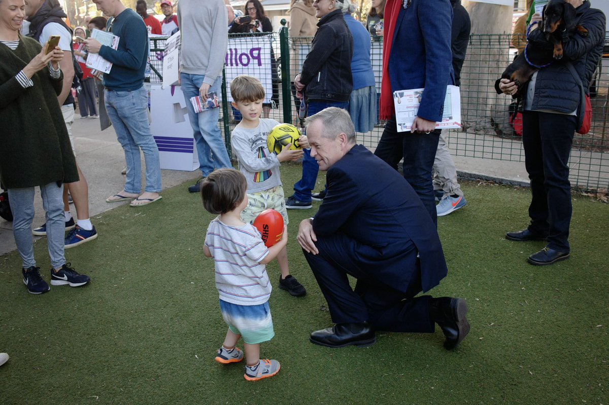 billshortenvcuc's tweet image. One final push. To stop the cuts, end the chaos and deliver change, vote Labor.