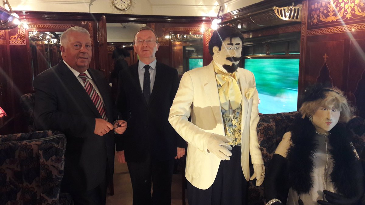 MirvillePhil's tweet photo. Vive le Train à la Cité du Train de Mulhouse : soirée dédiée a l'Orient-Express avec la diffusion du documentaire d'Arte et la visite guidée des 3 voitures de légende restaurant, Pullman et Voiture-lits de luxe LX, pour 100 visiteurs !@FlorenceBrachet @stephanechery #ViveLeTrain https://t.co/Td5ZuWHf9Z