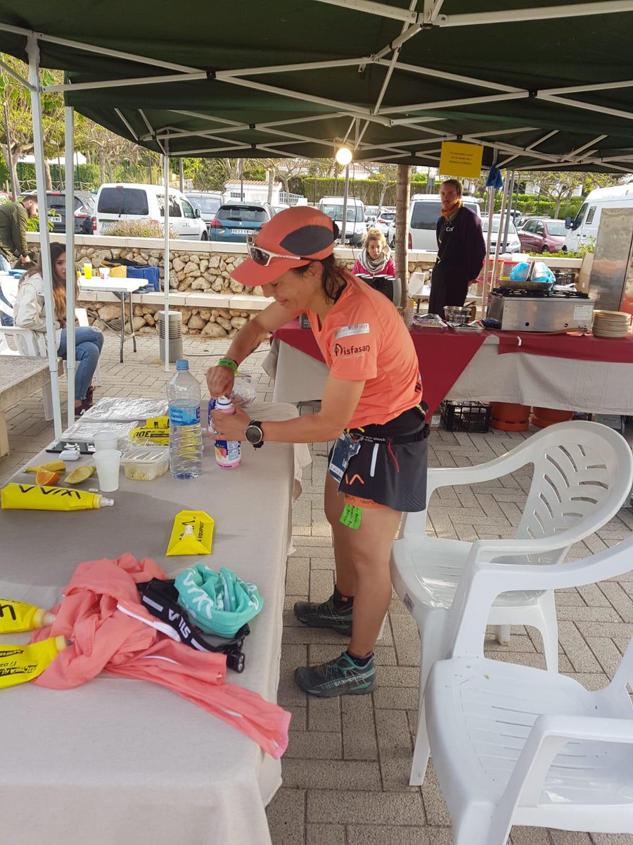 RevistaTrailRun's tweet photo. En mujeres sigue la pugna por la primera plaza entre Lucia Pasamar, 1ª y @Laia_Diez, 2ª, muy igualadas. Aquí su paso por Santo Tomas 
#camidecavalls #trailmenorca #runcdc #cdc2019 https://t.co/u5p1pYbwNW