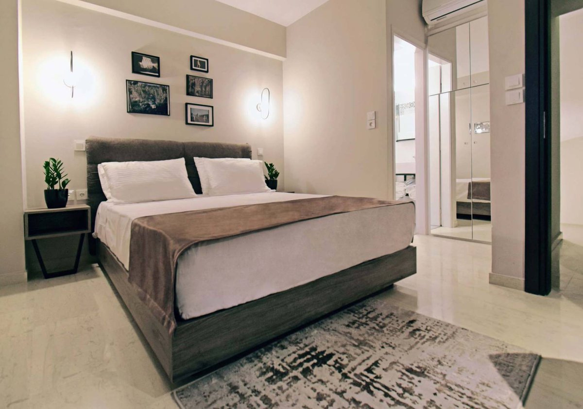 AthensIris's tweet photo. Discover the Deluxe Double Rooms at our city hotel!
https://t.co/xtTDgZXCHd

#athensirishotel #irishotelathens #visitathens #hotels #hotel #travel #luxury #hospitality #hotellife #like  #luxuryhotel #hoteldesign #hotelroom #roomwithaview #athens #Greece #Business #Accommodation https://t.co/TrcNJSMaIG