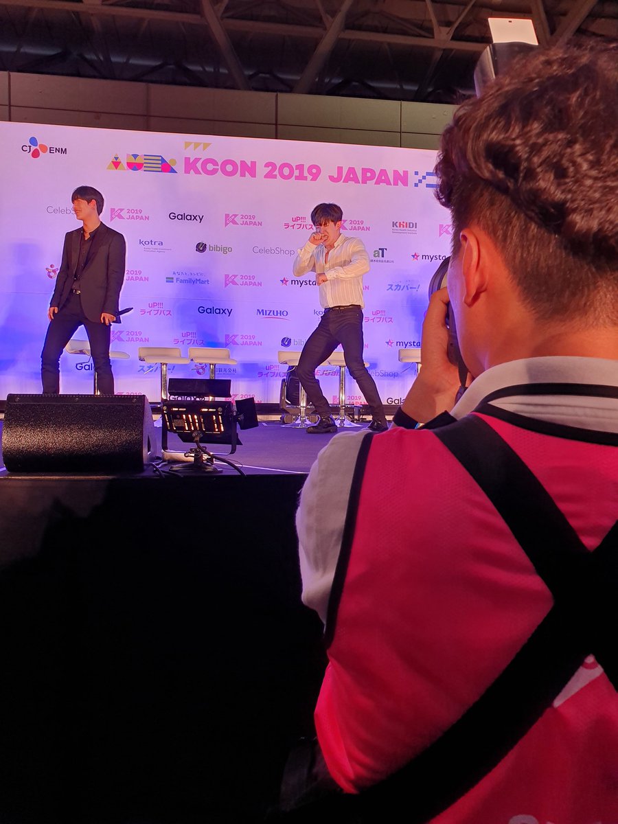 geraldkoh987's tweet photo. So my friends said Zoom in to Wonho.. here's for you guys YY and Weesan https://t.co/mfFctTr0q4