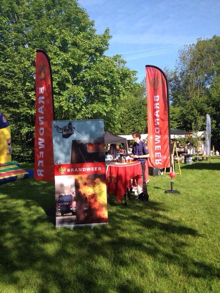 Vandaag 14:00-21:00 uur staat BVL-container en stand op Pompeblêdfair Koningshof <a href="/Heerenveen/">Gemeente Heerenveen</a> Speel het brandveilgheidsspel en ga in gesprek met de brandweer. Spreken we jou? <a href="/BrandweerFrl/">Brandweer Fryslân</a> <a href="/VRFryslan/">Veiligheidsregio Fryslân</a>