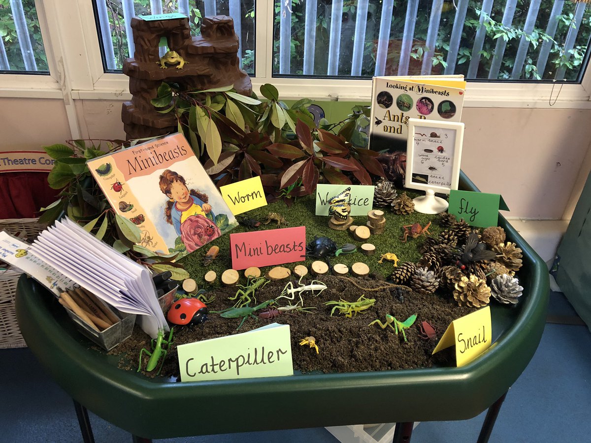 BarnehurstSch's tweet image. Next week, our focus in reception moves to mini beasts. 🦋🐝🐞 Children will be exploring symmetry in Art and doubling in Maths. So many books to choose from! 📚 #engagingenvironments #eyfs