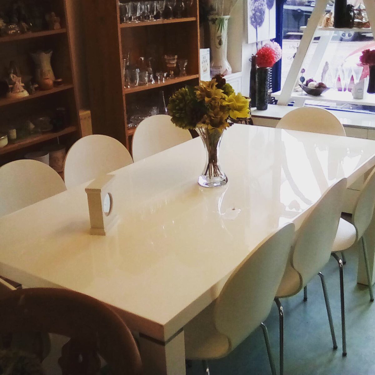 wirralhospice's tweet photo. 💙‼️🤗£150 #whitegloss #diningtable & 8x #chairs, plus £100 matching #sideboard in our #newbrighton #charityshop call 0151 639 2917 open Mon to Sat #loveshopping #shopping #bargains #charityshopfinds #wirralhospice #wirral https://t.co/oUo4WQIrfb