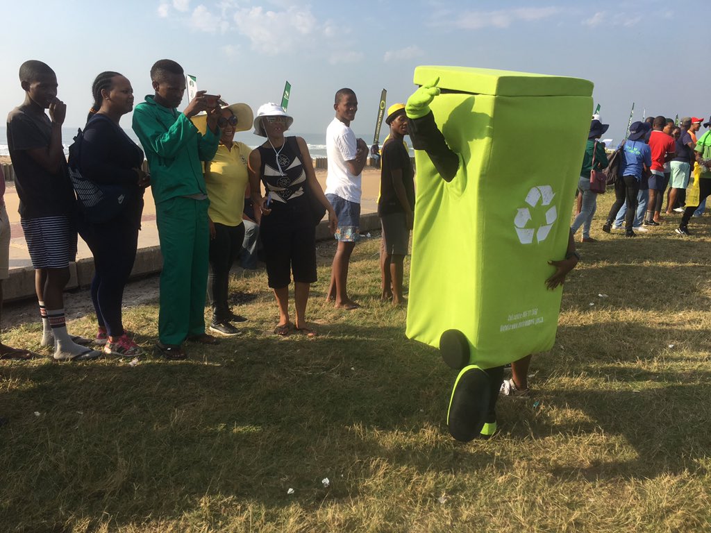 environmentza's tweet photo. It is a fun-filled day at Blue Lagoon beach as #Billybin interacts with @Nedbank volunteers to create #beachClean-up awareness. #Teamup4KZN https://t.co/ZSkO4sdVx1