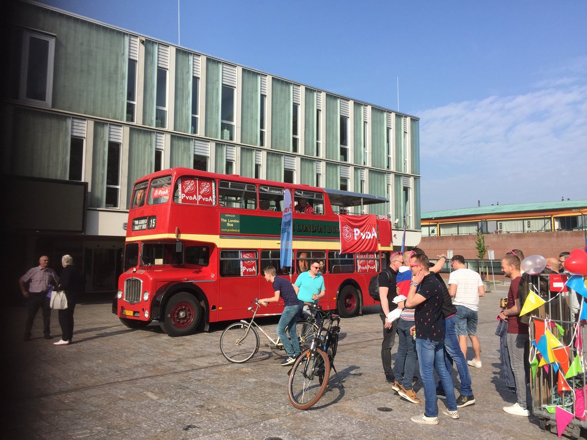 Rode Karavaan voor de ⁦<a href="/PvdA/">Partij van de Arbeid</a>⁩, voor ⁦<a href="/a_jongerius/">Agnes Jongerius</a>⁩ en Frans Timmermans is gestart in IJsselstein. Voor een Europa dat werkt.