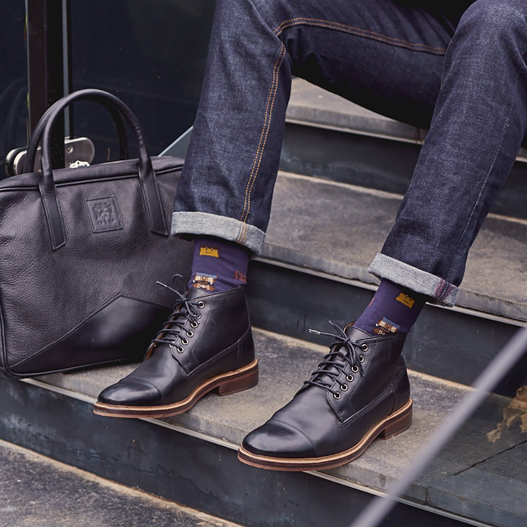 Scott_Nichol_'s tweet photo. *Sneak Peek* back to a couple of weeks ago when we did our SS20 shoot at the wonderful @victoria_road_restoration in sunny Birmingham!
Model @andrewdavidyoung
Photography @_richardkiely
#socks #vintage #travel #tusting https://t.co/Fiv82p9gVH