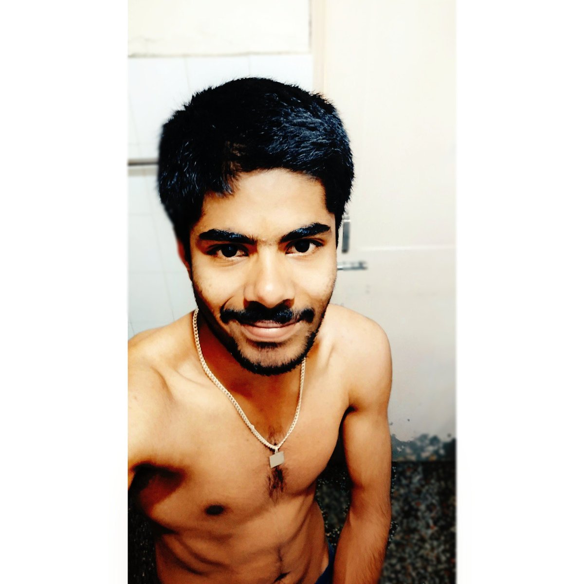 ChubbVasu's tweet photo. just do the karm... without expecting any fruit #calisthenics #workout #Hardwork #motivation https://t.co/vPwYBUYcXF