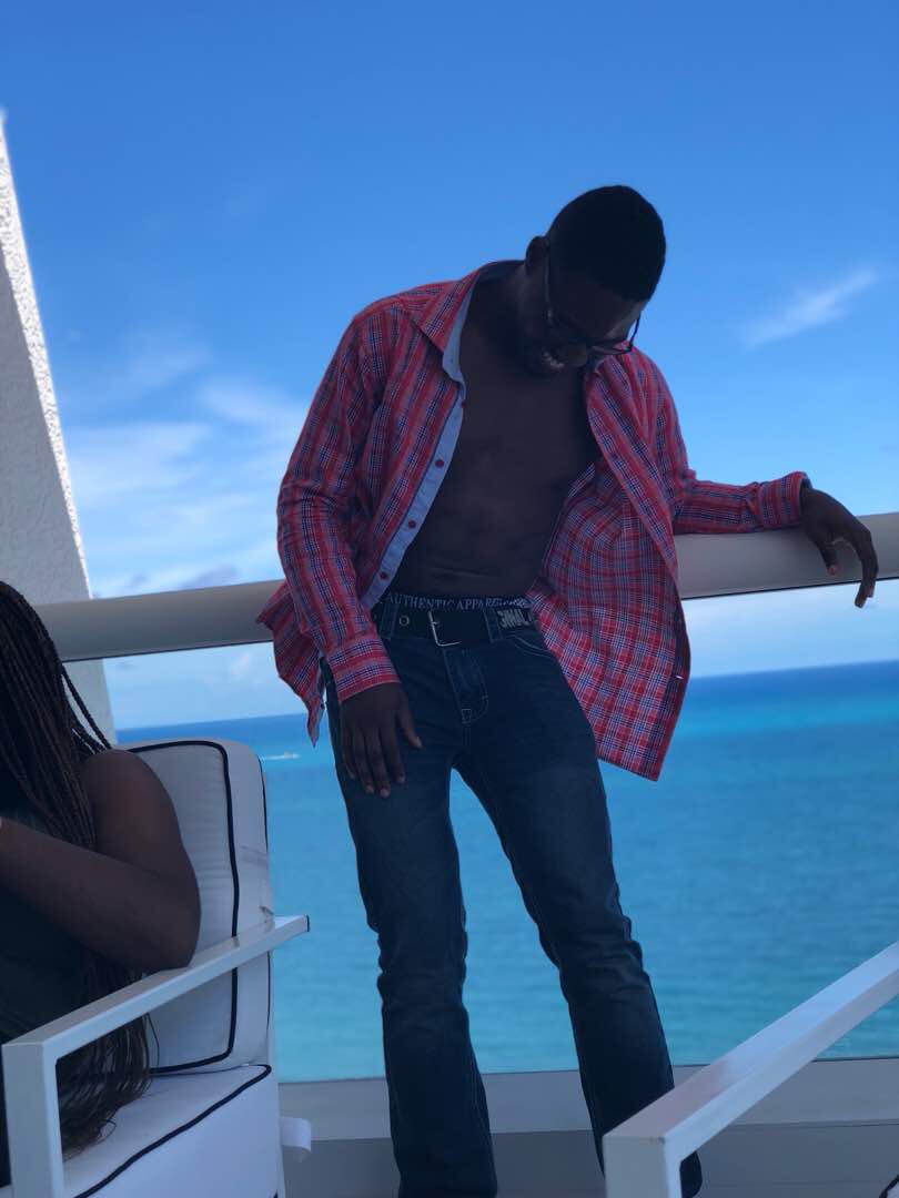 _AyeniOfficial's tweet photo. What was I smiling about? #Miami https://t.co/65DRWn6Dpz