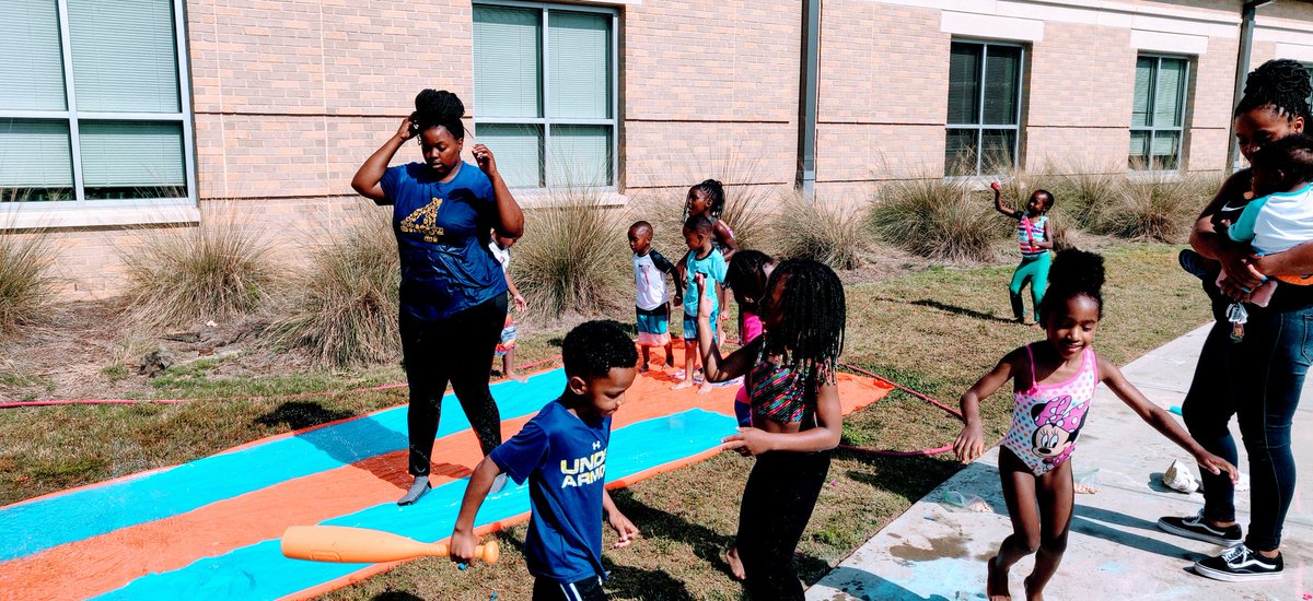 ssbraggs's tweet image. Oh the FUN they had!!😄 Our PreK @WolfCreekWolves enjoyed themselves having fun in the🌞! #kinderbound #splashplay💦 #freezepops🥶 #dancing🕺🏽 #andpizzaofcourse🍕
