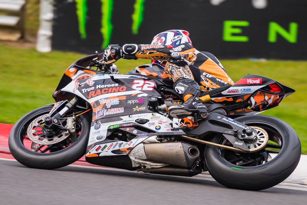 DaveMackay17's tweet photo. @joejerrett @NeilHodgson100 No I get told off these days if one appears, childish apparently. Pit signal makes a rare appearance at club meetings but none on my exhaust anymore. #itsarocket #telemetry https://t.co/zkKlZX3xwT