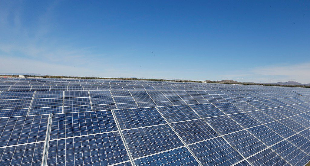 Una finca municipal de 23,25 ha para una planta de energía solar. Ya hemos firmado el contrato de alquiler de la finca por 35.280 € al año con una empresa especializada en fotovoltaica, primer paso necesario para iniciar los trámites con Endesa para la evacuación de la energía.
