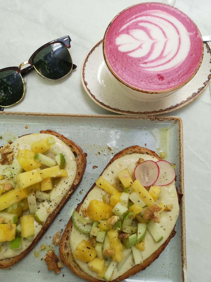 noa_wo's tweet photo. Visiting #TLV don't miss https://t.co/wbMcPcPoKM perfect morning treat 😎 https://t.co/k9buOvOaQy