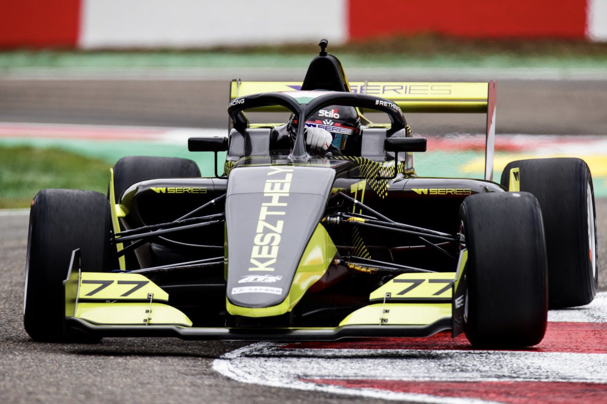 VRSSportGroup's tweet photo. @KeszthelyiVivi among the best female pilots in the world... 🏎🏁
@WSeriesRacing FP: P10 Step by Step. ✌

@KeszthelyiVivi a világ legjobb női pilótái között... 🏎🇭🇺
@WSeriesRacing FP: P10 Step by Step. ✌

#V #7 #F3 #RethinkRacing #WSeries @DTM @HintsaPerform https://t.co/QoV0lAbTjC