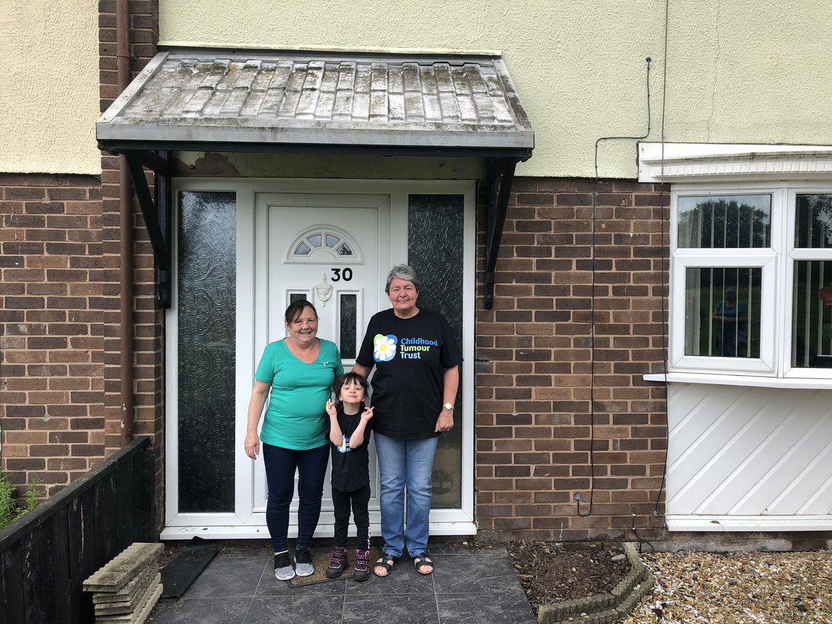 And we’re off!! 💙💚 #Nanny2NannyWalk