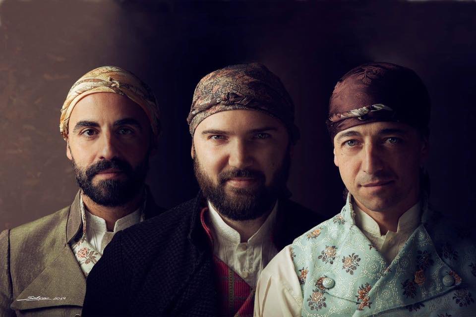 En Junta General Extraordinària celebrada hui dimarts 30 d'abril, tornen a ser reelegits com a Presidents de la Falla L'Antiga Fontanella per a les falles 2020 els fallers:

Rafa Oribe i Escoto.
Victor Martínez i Sancho.
Mero Segura i Piles.

Enhorabona als tres! 

#somlantiga