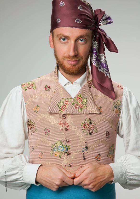 En Junta General Ordinaria ha sigut reelegit com a president de la falla Els Barris per a l'exercici 2019-20 i per setè any consecutiu...

En IVÁN TORRES i PICÓ.

Enhorabona!