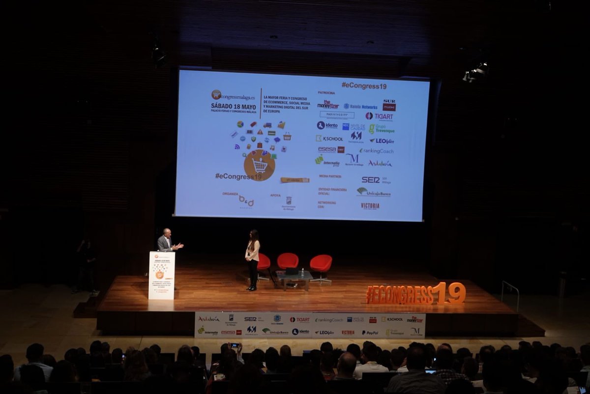 malaga's tweet photo. El alcalde, @pacodelatorrep, asiste al inicio del #eCongress19, que celebramos hoy en @Fycma. El mayor congreso sobre #ecommerce, #socialmedia y #MarketingDigital del sur de Europa https://t.co/bWbzgpM2KX https://t.co/U7AO6tm4X5