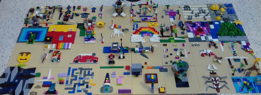 Here's the completed mosaic made during #Southport festival. I think it turned out great.Did everyone who participated enjoy themselves?Bee 🐝 themed workshop today 11-3pm.  #lego #mosaic #kidfriendly #legophotography #community #legofan #lego_hub #southporttime @wayfarersarcade