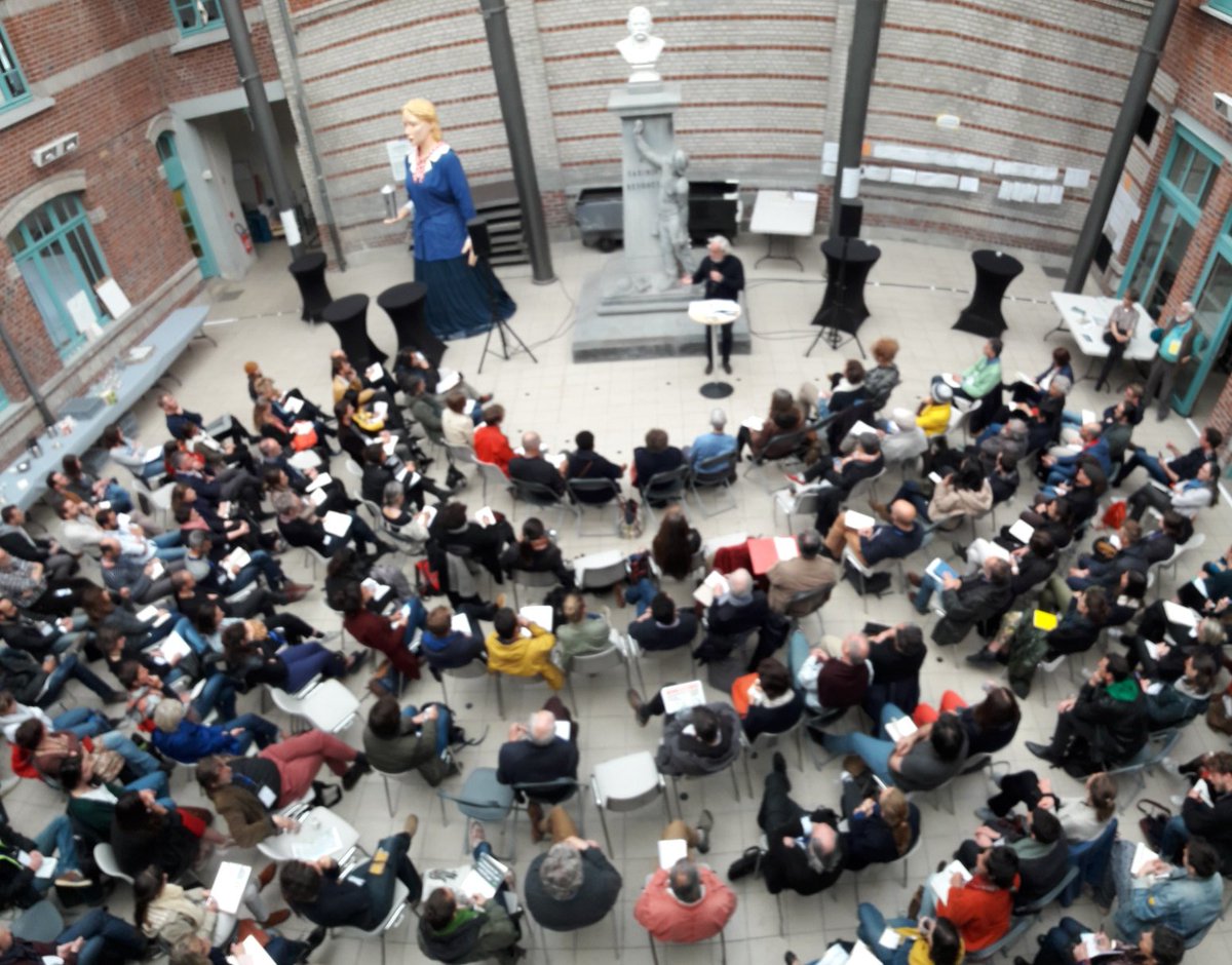 euralens's tweet photo. #Euralens est fier d'accueilir la 1ère rencontre nationale de la #frugalite heureuse et créative @frugaliteheureu dans la Maison syndicale @AggloLensLievin. 150 personnes réunies autour de Dominique #GauzinMüller, Alain #Bornarel, Philippe #Madec https://t.co/cf82oMo30w