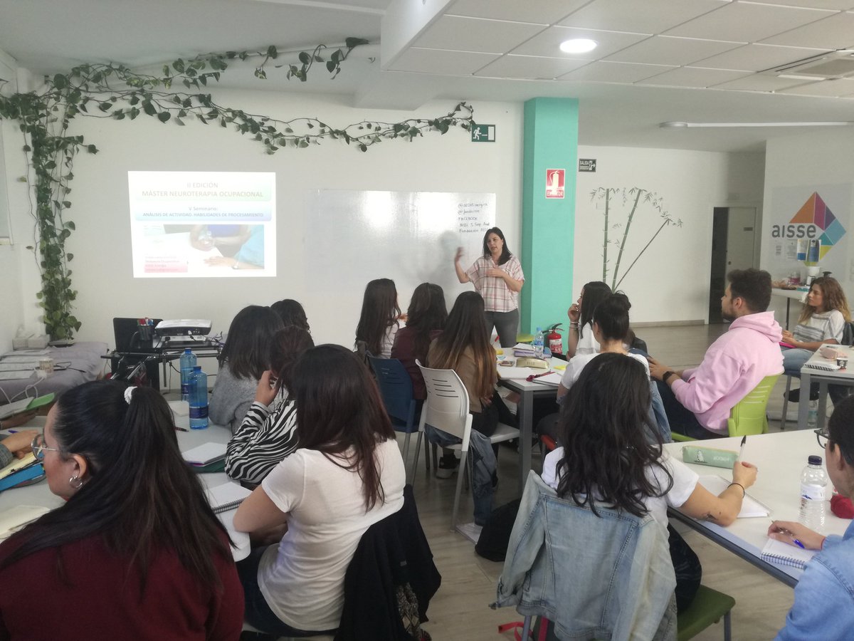 MasterNTO_upo's tweet photo. Comenzamos con el seminario del @MasterNTOupo en el centro @AISSESinergia de Granada
.
Hoy #InmaVico, terapeuta ocupacional, nos hablará sobre "Análisis de la Actividad", exponiendo vídeos y casos clínicos.
.
#Masterneuroto #Upo #Neuro #TO #Acticidad #Habilidades #Procesamiento https://t.co/tnt2hh6LrU