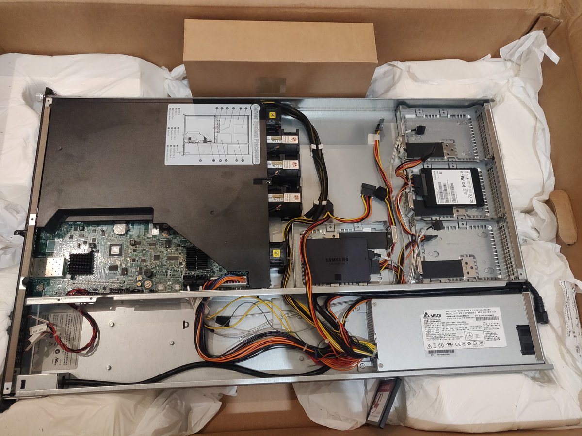 LayerVps's tweet image. Working on new machine for our Shared Hosting &amp;amp; Reseller clients.

Dual E5-2670
64GB RAM
4x 1TB SSDs

Just waiting for the rest of the SSDs to arrive before we ship it off to be installed.