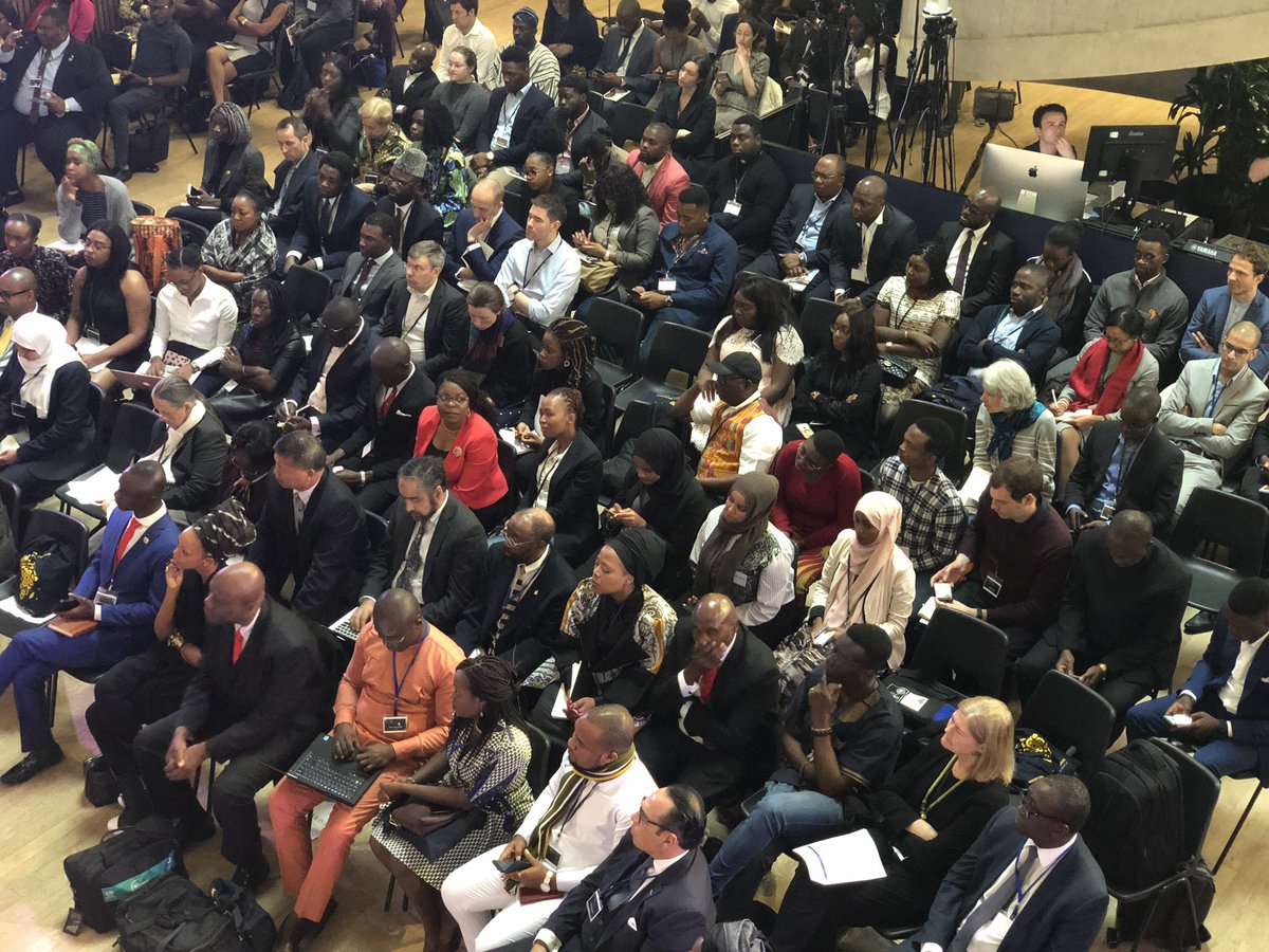 OxAfricaCon's tweet photo. “There is a lot we can do even if our governments are not working.” Arunmah Oteh
#OxfordAfricaConference
#Asserting https://t.co/I33kubpvx2