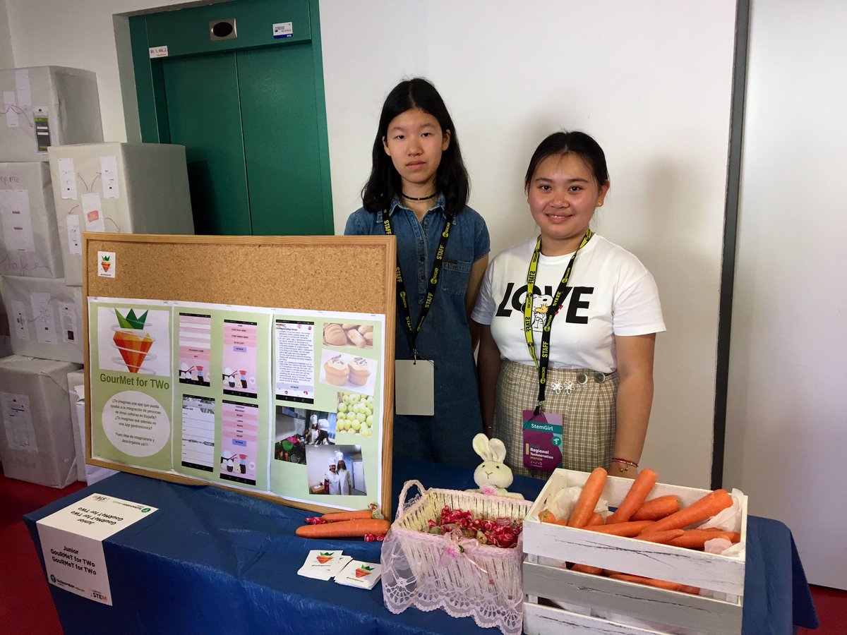 informaticaumu's tweet image. La Facultad de Informática se llena de chicas presentando sus proyectos STEM en #TechnovationChallenge