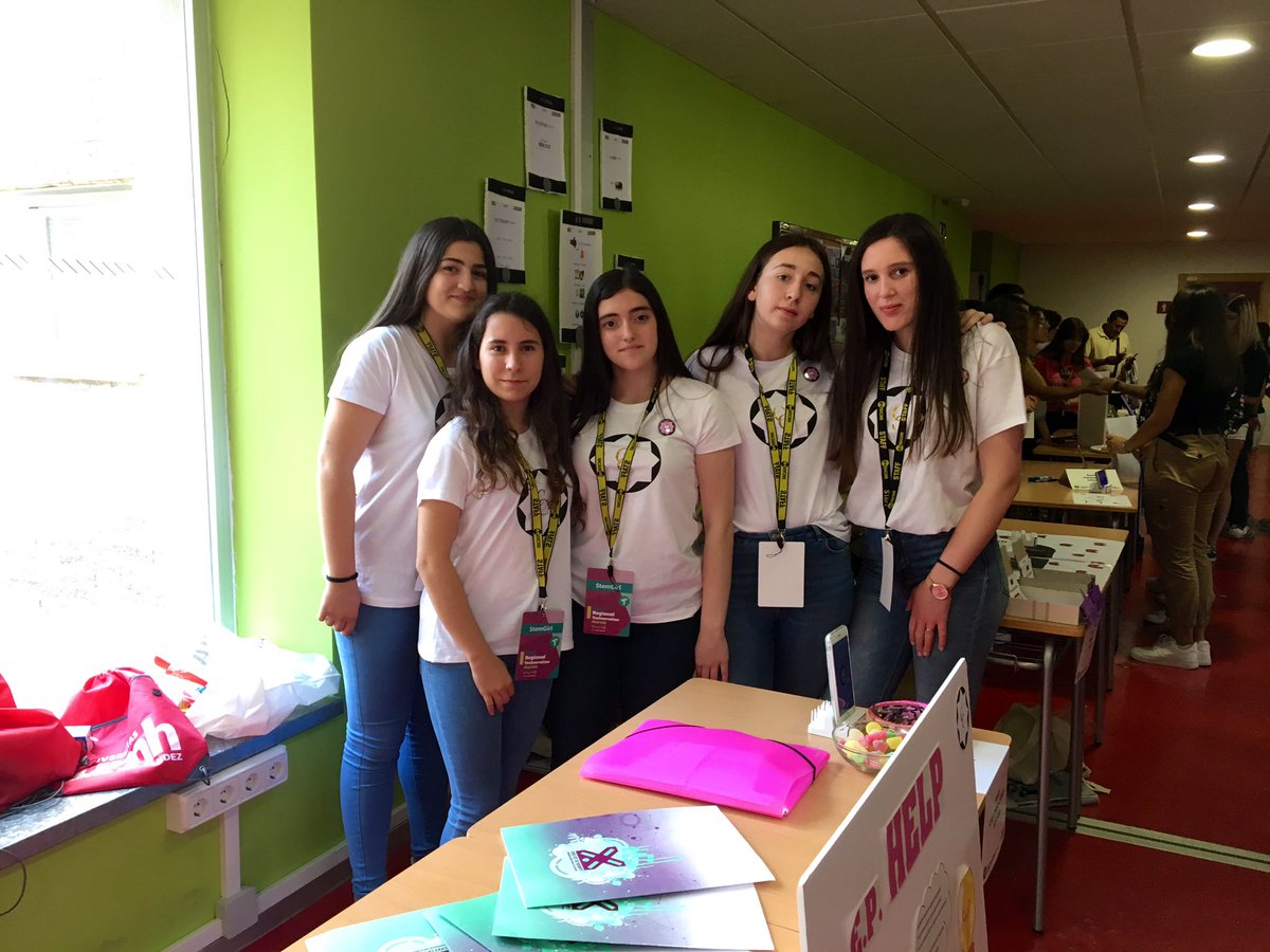 informaticaumu's tweet image. La Facultad de Informática se llena de chicas presentando sus proyectos STEM en #TechnovationChallenge