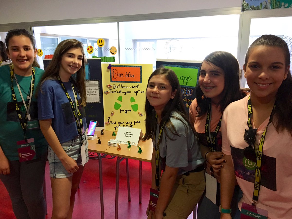 informaticaumu's tweet image. La Facultad de Informática se llena de chicas presentando sus proyectos STEM en #TechnovationChallenge