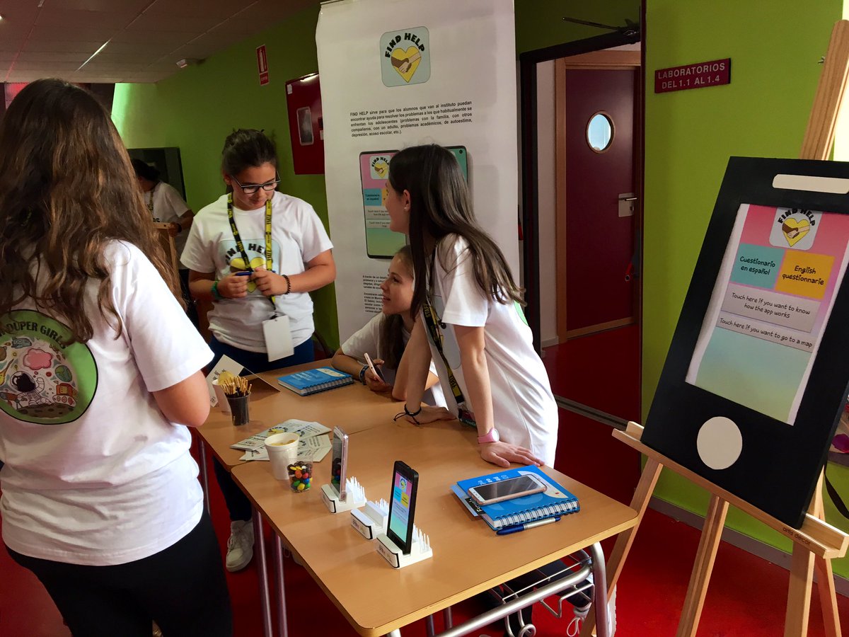 informaticaumu's tweet image. La Facultad de Informática se llena de chicas presentando sus proyectos STEM en #TechnovationChallenge