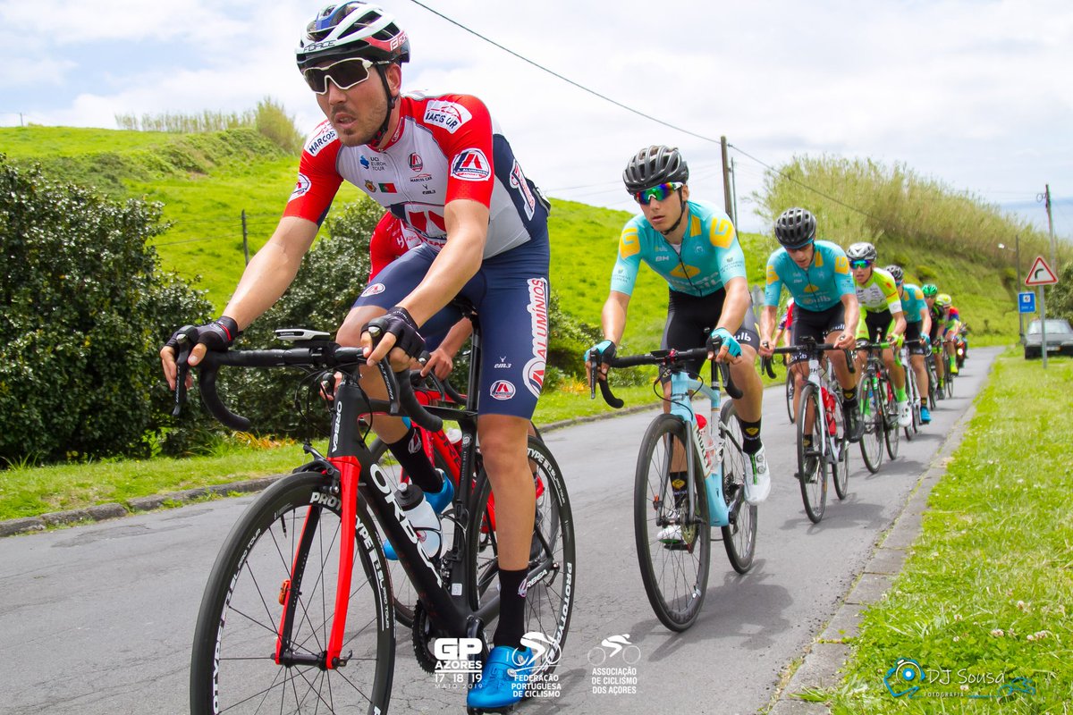 albertoserranus's tweet image. ¡Vamos a por la 2° etapa de #GPAzores 🇵🇹 ! 
Paisajes espectaculares pero a la vez duros en la isla de San Miguel 😬
Ayer 5° puesto en meta junto a equipos Pro portugueses 💪🏽
#2ToGo

@EntrenoCiclismo 
@ROTOR_bikeES 
@SPIUKSportline