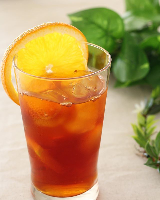 טוויטר ハヤシ 今クラ13進捗10 בטוויטר オレンジ アイスティー 柑橘類の風味は紅茶と相性が良いのですが 果肉に含まれる酸がタンニンと反応して色や味が損なわれてしますので 風味の抽出には香り成分が含まれる皮のみを使って果肉は飾りとして使います 紅茶