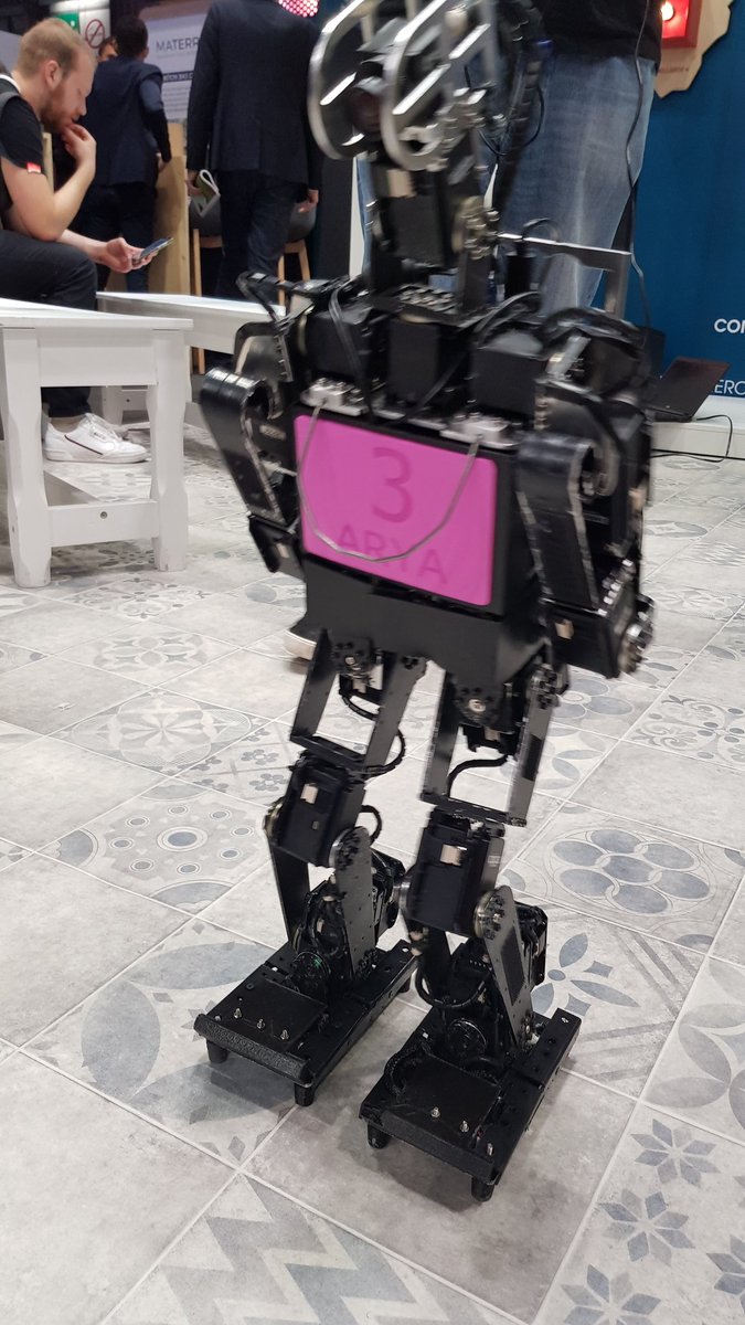 RhobanRobots's tweet photo. Arya en démo à #VivaTech pour faire la promotion de la @RoboCup2020 à #Bordeaux https://t.co/JtDAmpMiF9