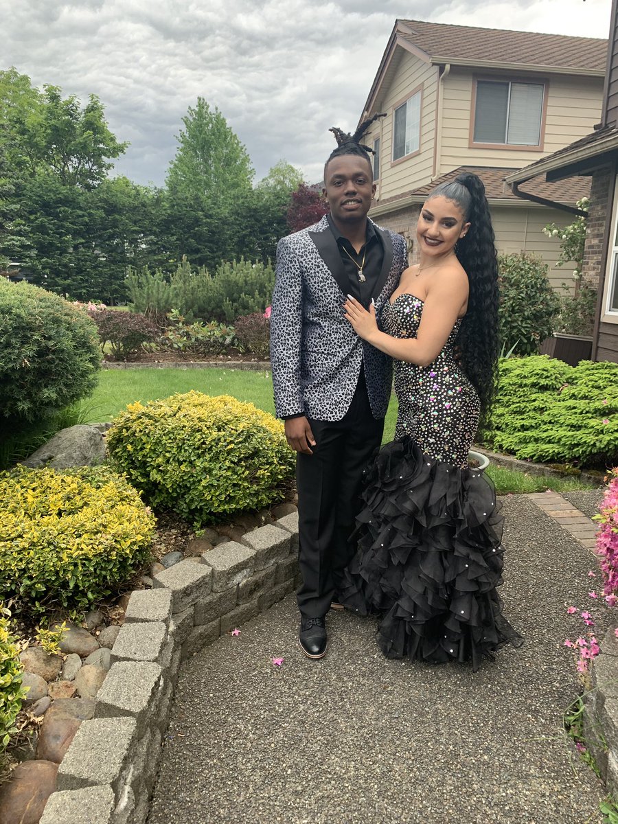 annandro's tweet photo. prom 2k19🥵🖤 https://t.co/JWiIV8RsZs