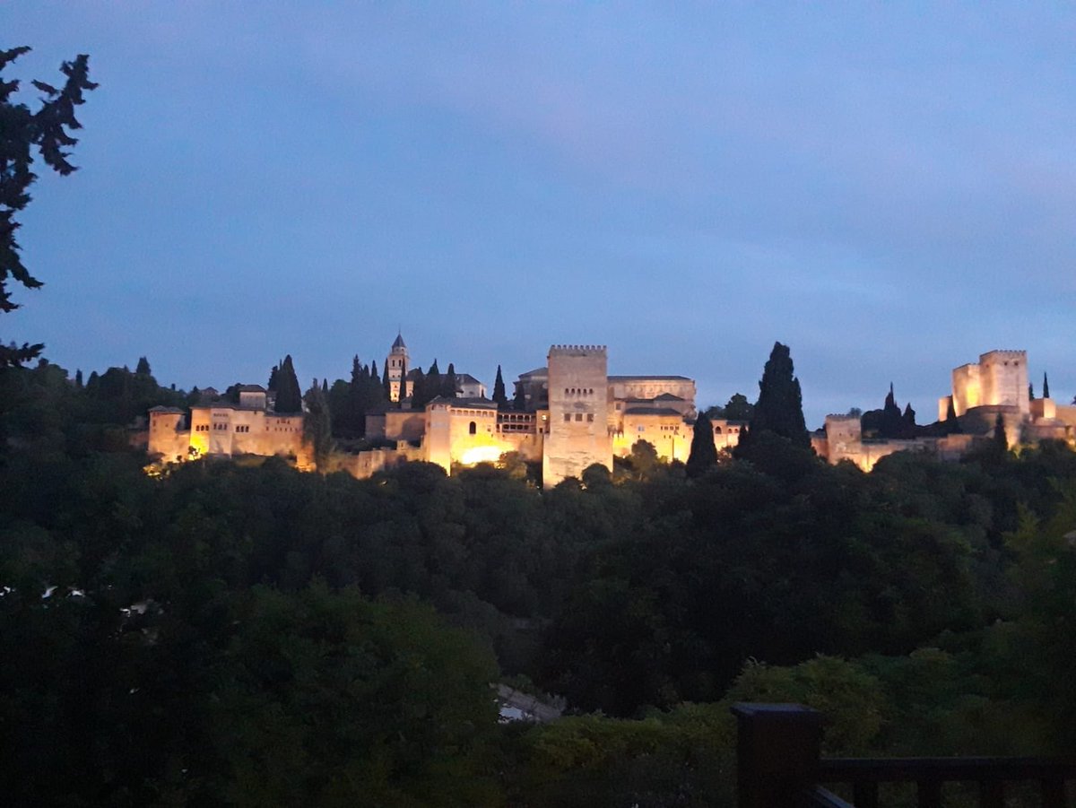 ASOSGRA's tweet photo. 17-05-2019 Ayer #ASOSGRA celebró en el #CarmendeLaVictoria de #Granada el #20AniversarioAsosgra Arropada por muchos orientadores, instituciones y la @JuntaGranada en la persona del Delegado Territoral Antonio Jesús Castillo y @EquipoTcnico Muchas gracias a todos por estar. https://t.co/jyGJC4suHe