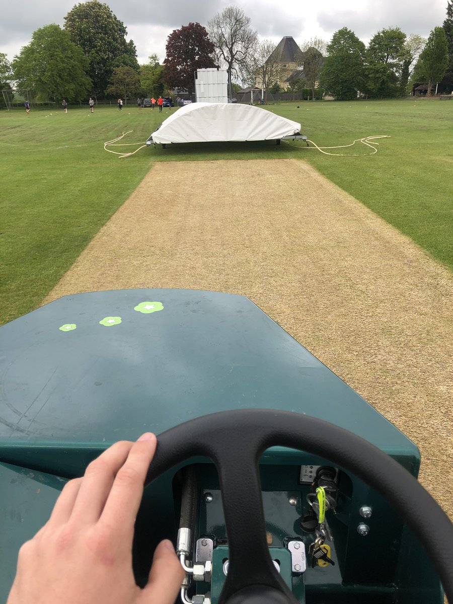 Very civilised preparations for today’s game underway. Neither groundsman particularly enticed by the circuit training session in the outfield. #RollsOnTheRoller