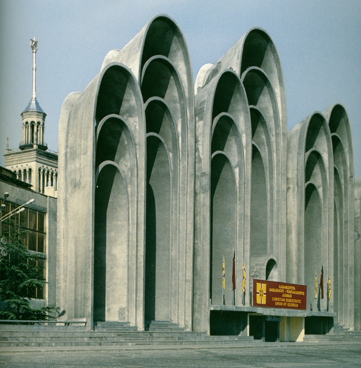 areasvellas's tweet photo. The concrete arches, aka Andropov's Ears, in Tbilisi...1983 
by O. Kalandarishvili and G. Potskhishvili...
https://t.co/4kkTP6pVpw https://t.co/DjZrf8IlvA