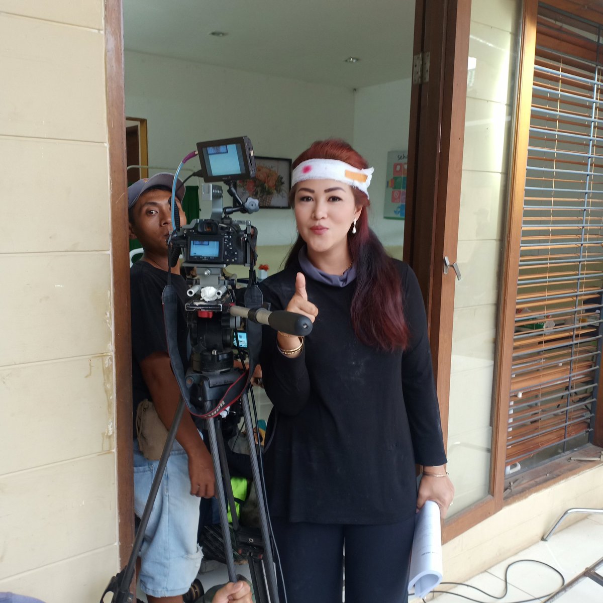 QueenMariaeva's tweet photo. On Film location day 1 ....
"FIRASAT ANTV "ASA YANG DITERBANGKAN ANGIN KENCANG"
#veronapictures
#film #action
#tv #firasatantv
#mariaeva
#artisindonesia
#ARTJO https://t.co/22UxKxEe9g