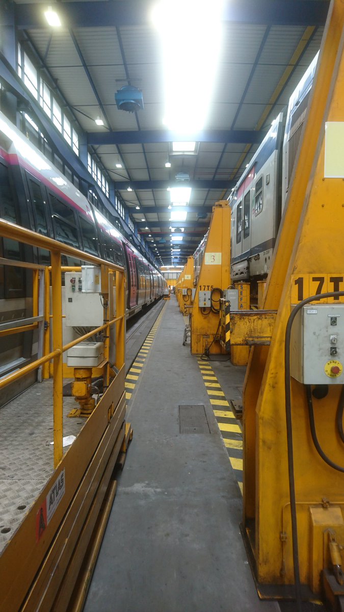 cyberafistoleur's tweet photo. On continue avec la visite du Technicentre Paris-Est #Viveletrain #SNCF cc @RERE_SNCF https://t.co/nHTKaaHEzV