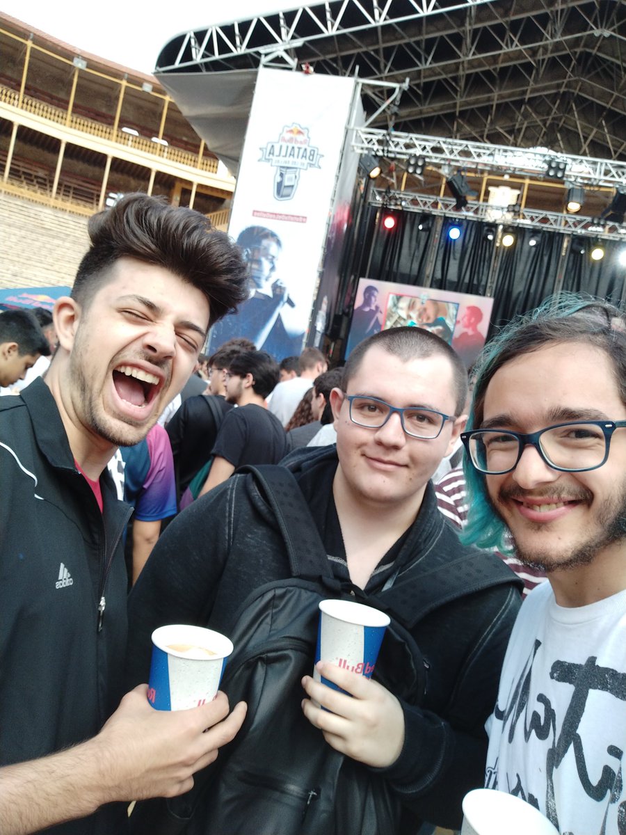 SoulsTRK's tweet photo. #BatallaDeLosGallos https://t.co/36BkhA6EeG