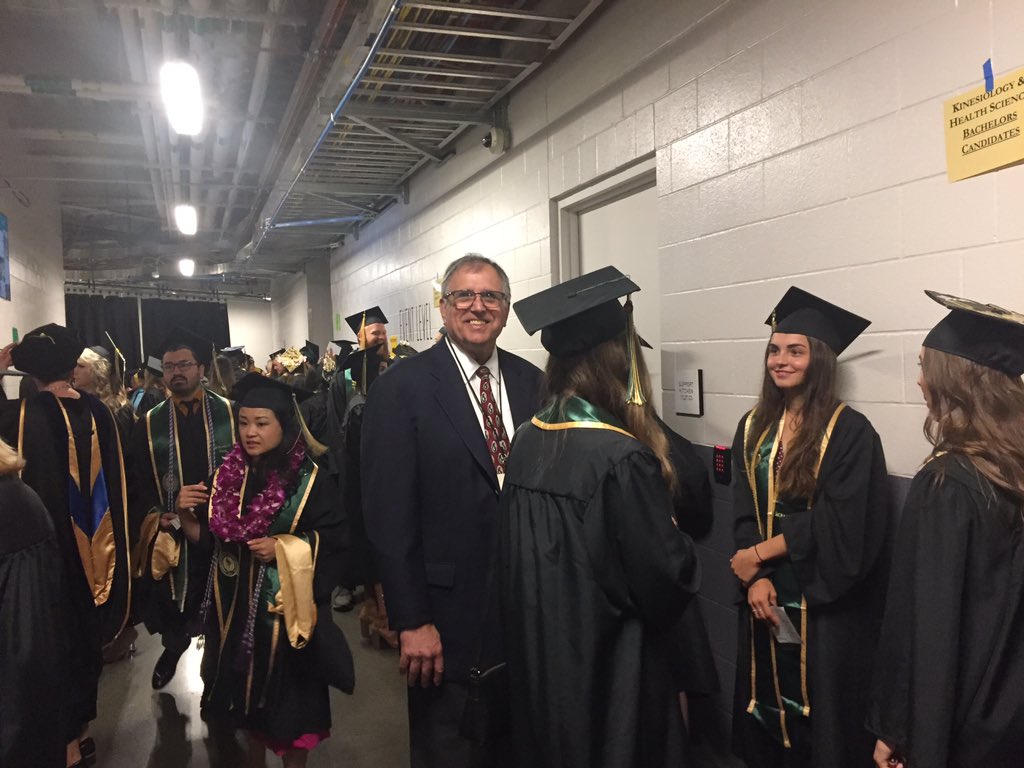 #SacStateGrad Nave’s last tunnel visit with our grads. We’ll miss you #HappyRetirement !!! #PublicHealthSac #SacStateHealthScience