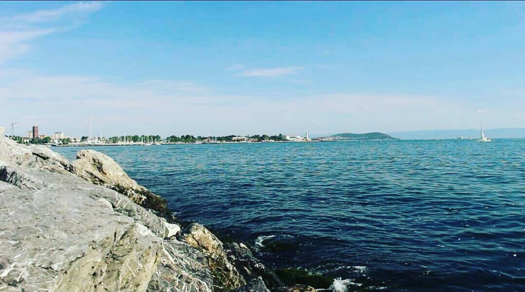 kristizeyn's tweet photo. Nice places. Great views. Lovely cafe. Warm people. Happiness...
#Travel #writerslife #LoveIsLove https://t.co/1z3jm8ERKY