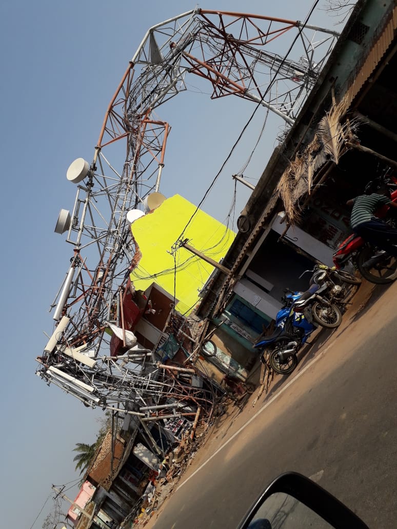 BSDas's tweet image. Got this pic from Nimapada #Puri #CycloneFani #CycloneFaniAfterMath #Odisha @BBSRBuzz @discoverbbsr @me_bhubaneswar @otvnews